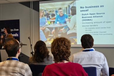 DOSBA Volop in Beweging: Voorvechters van Open Source in Binnen- en Buitenland
